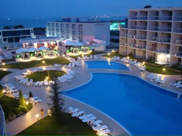 아파트 With Terrace