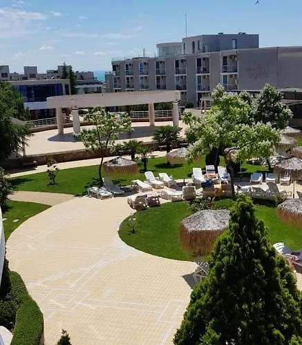 Apartamento With Terrace